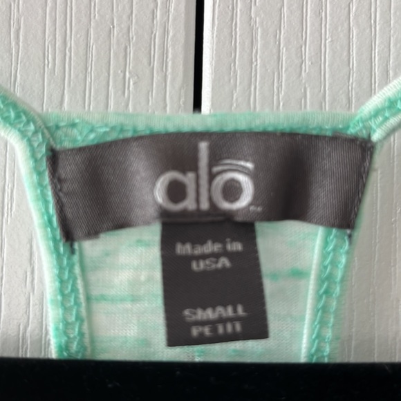 EUC Alo yoga top - Picture 2 of 8